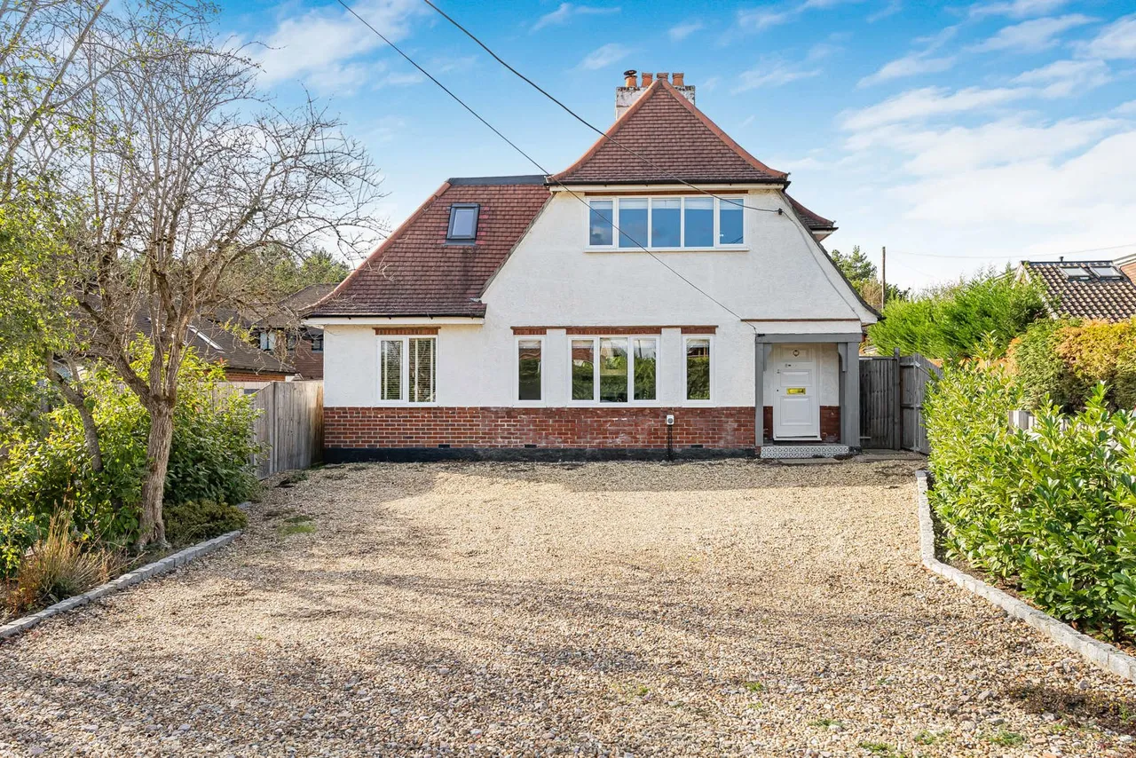 4 bed house for sale, Farnham Road, Holt Pound, GU10