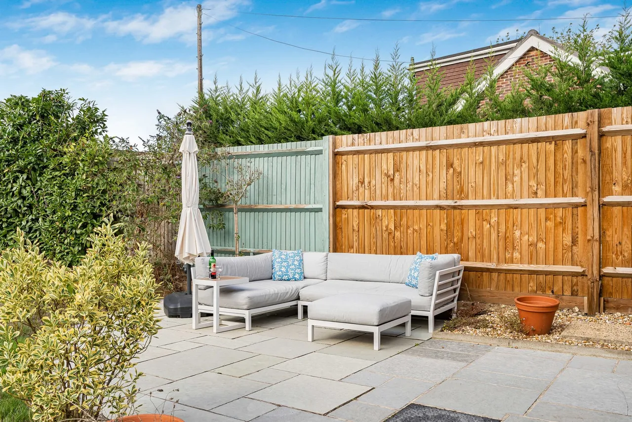 Farnham Road, Holt Pound, GU10, photo 21