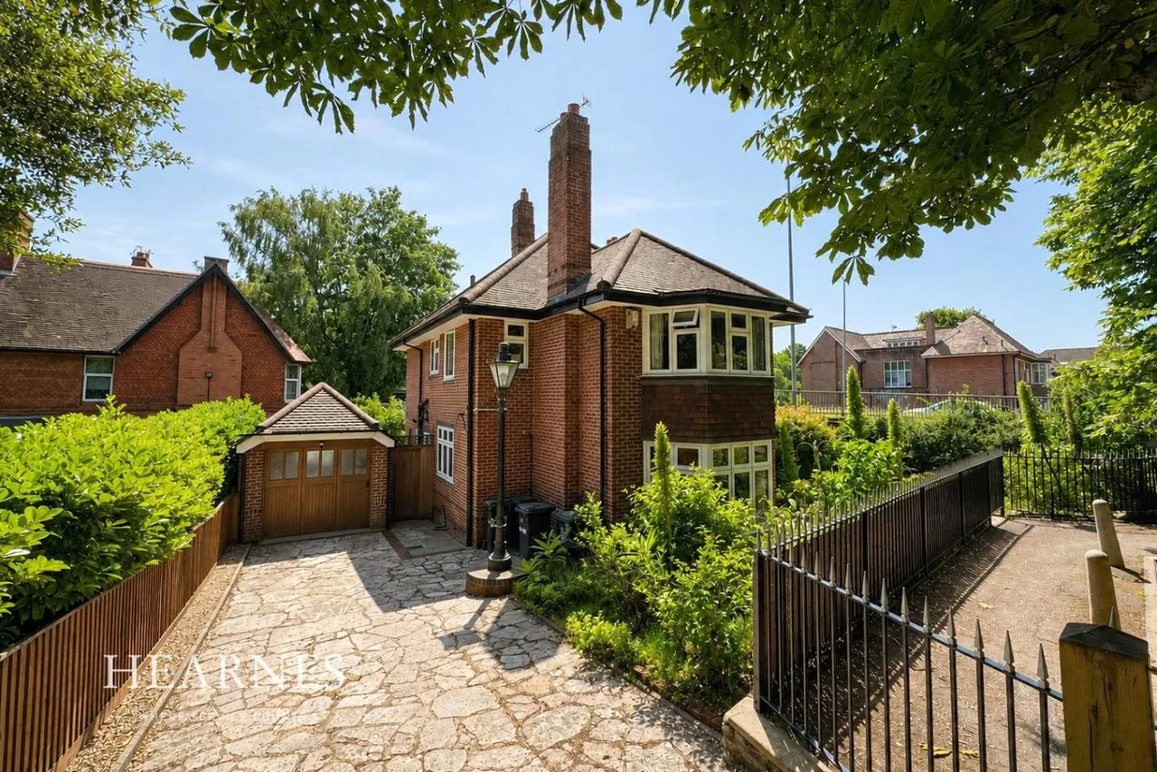 4 bed property for sale, Central Drive, BH2