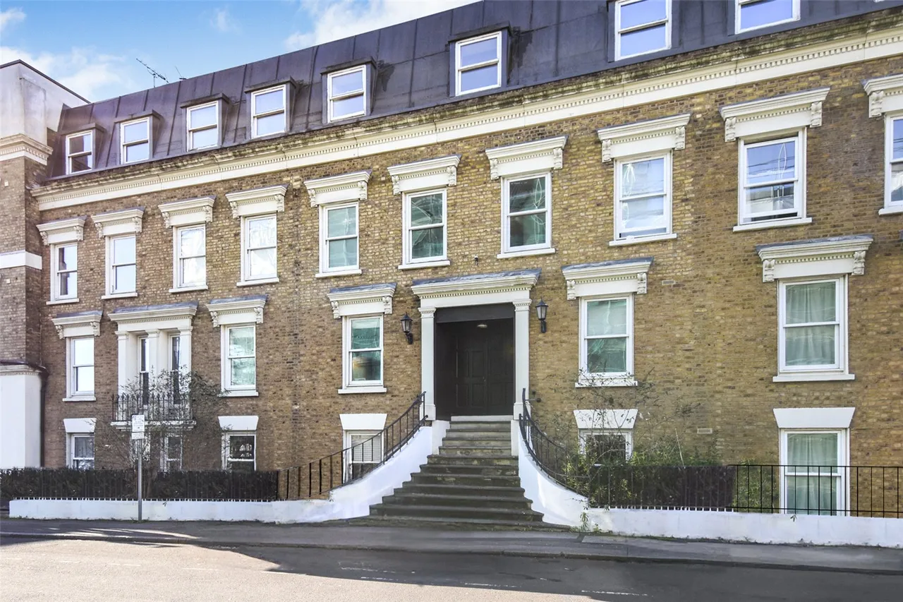 2 bed flat for sale — Frederick Street, Aldershot, Hampshire, GU11 1LQ