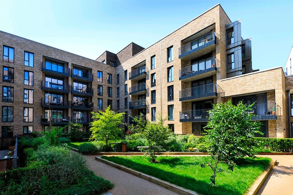 2 bed flat to rent, Fairfield Avenue, Staines-upon-Thames, TW18