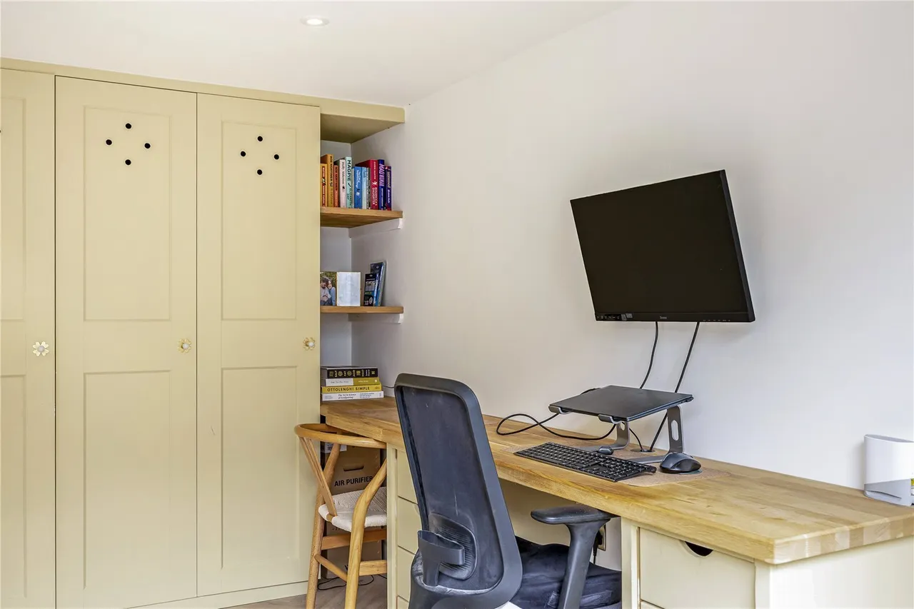 Pilley Lane, Leckhampton, GL53, photo 14