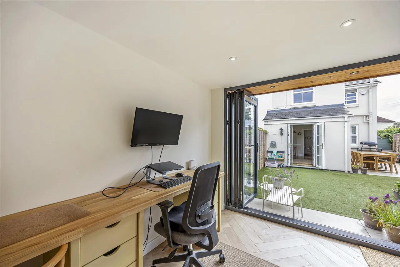 Pilley Lane, Leckhampton, GL53, photo 15