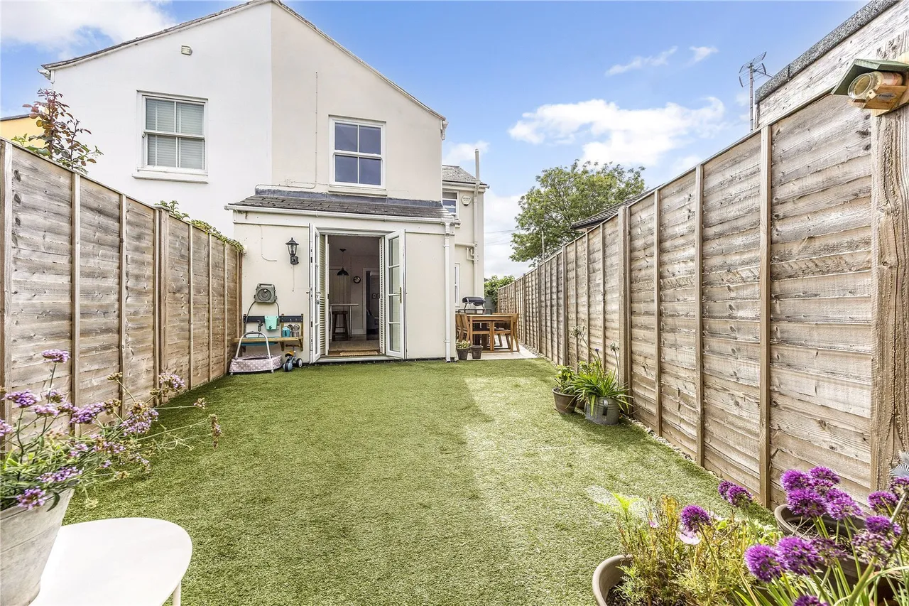 Pilley Lane, Leckhampton, GL53, photo 16