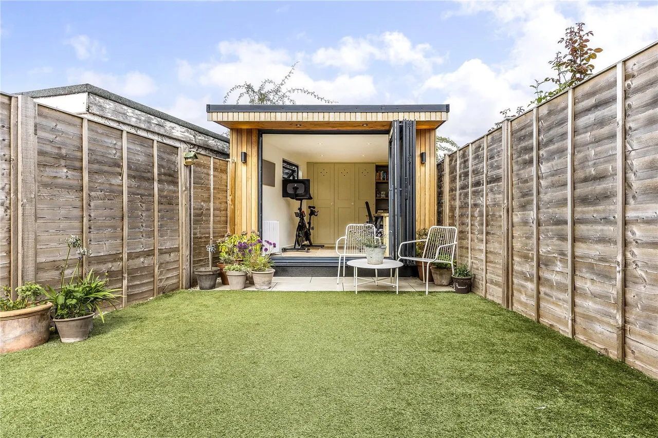 Pilley Lane, Leckhampton, GL53, photo 13