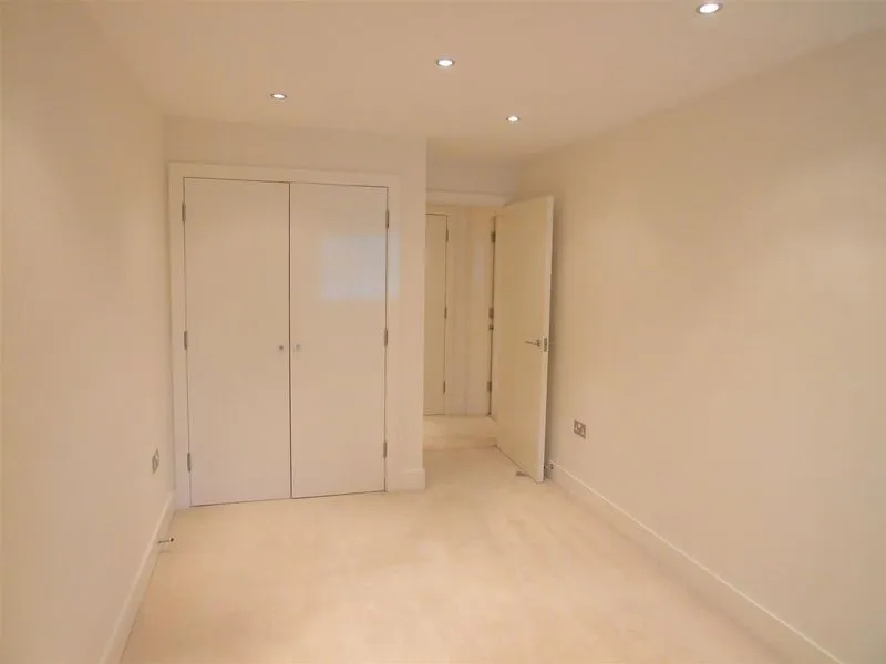 852 Brighton Road, Purley CR8 2FD, photo 7