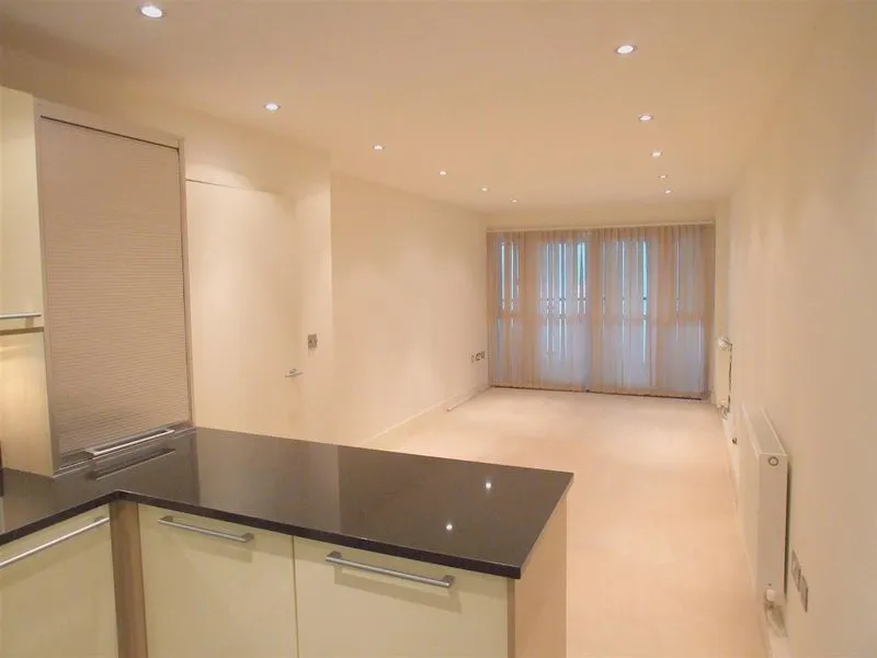 852 Brighton Road, Purley CR8 2FD, photo 4