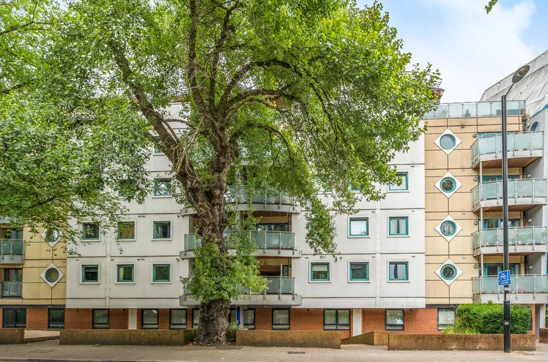 2 bed flat for sale — 852 Brighton Road, Purley CR8 2FD
