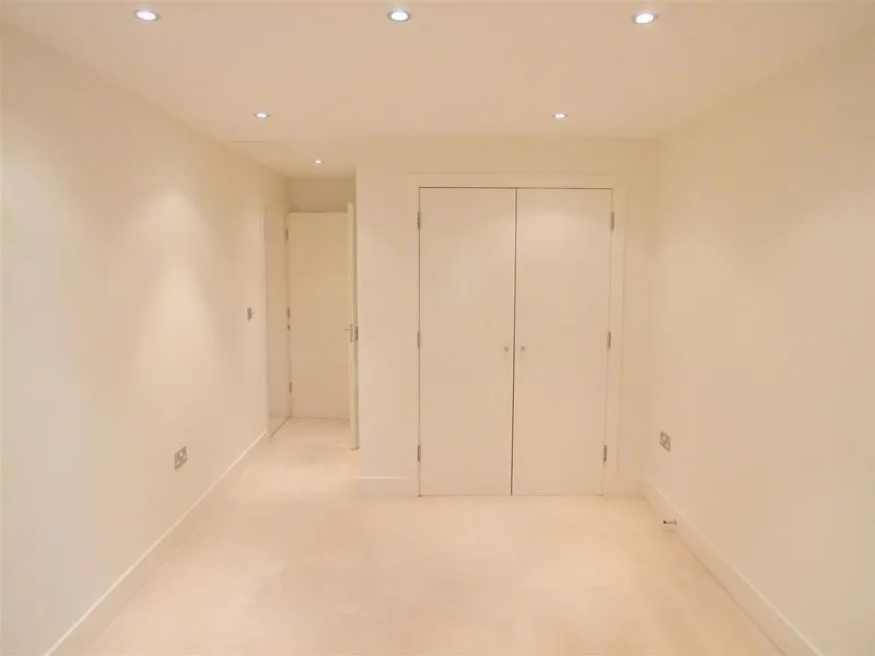 852 Brighton Road, Purley CR8 2FD, photo 8