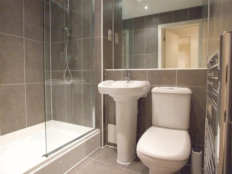 852 Brighton Road, Purley CR8 2FD, photo 9