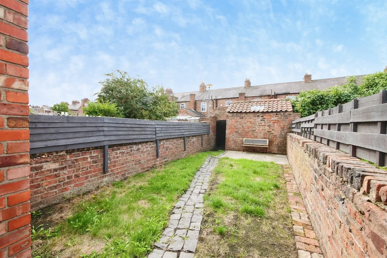 Field View, York, photo 2