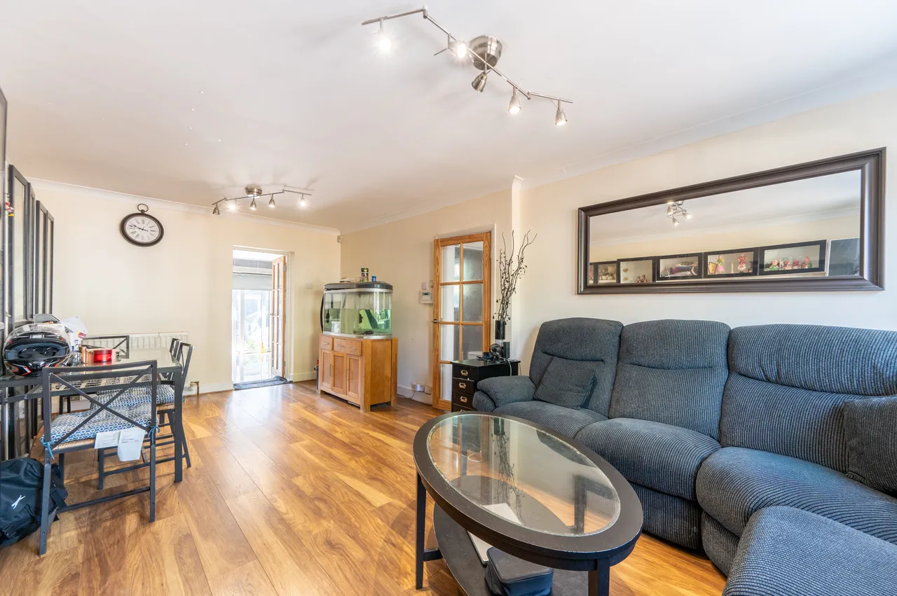 35 Lily Gardens, Wembley, photo 7