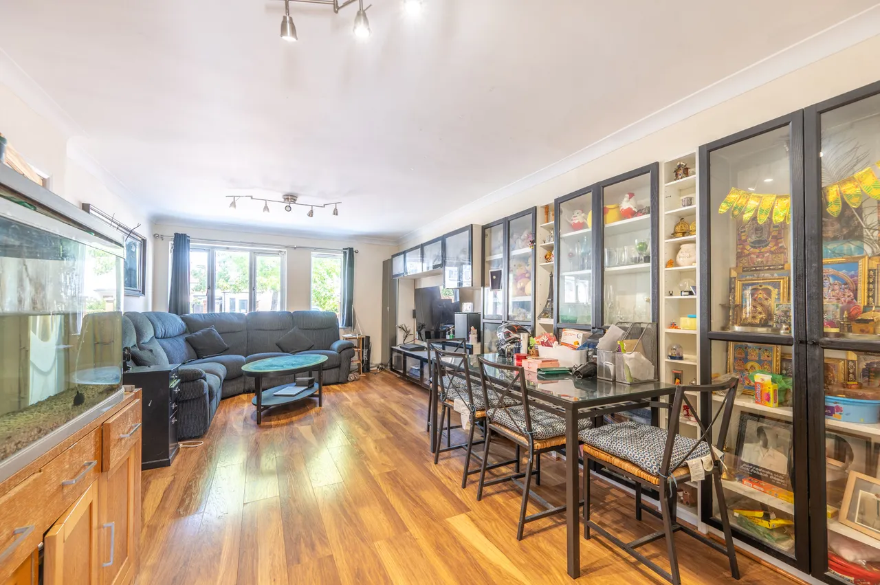 35 Lily Gardens, Wembley, photo 4