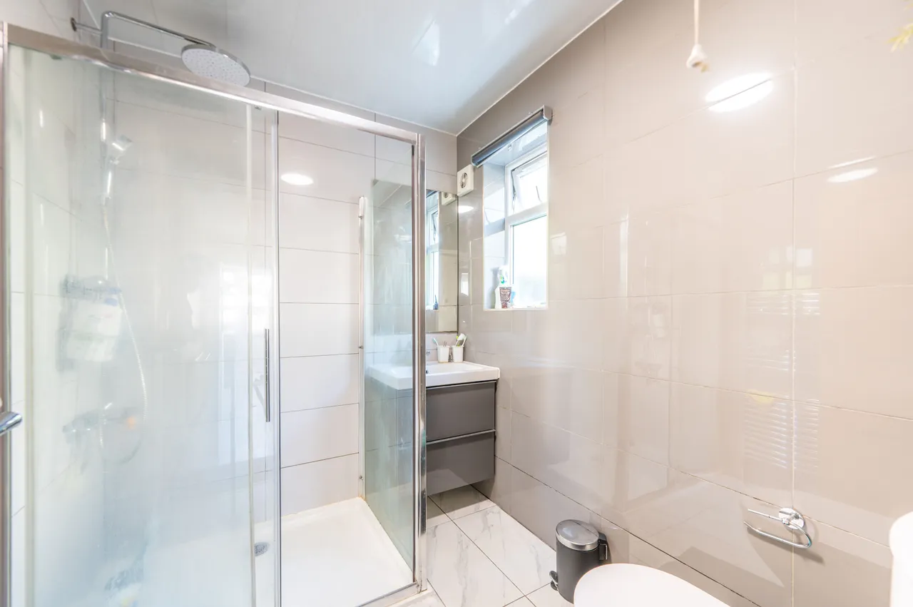 35 Lily Gardens, Wembley, photo 12