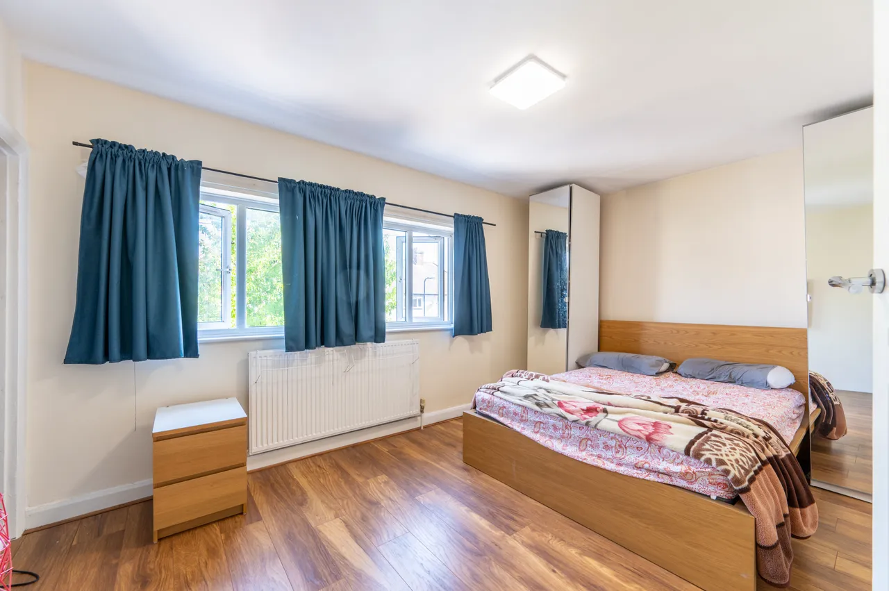 35 Lily Gardens, Wembley, photo 3