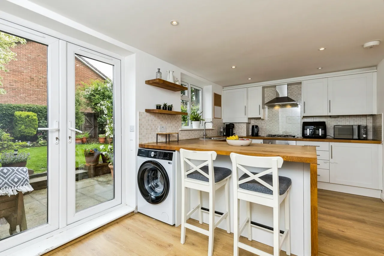 Martyrs Avenue, Crawley, RH11, photo 7