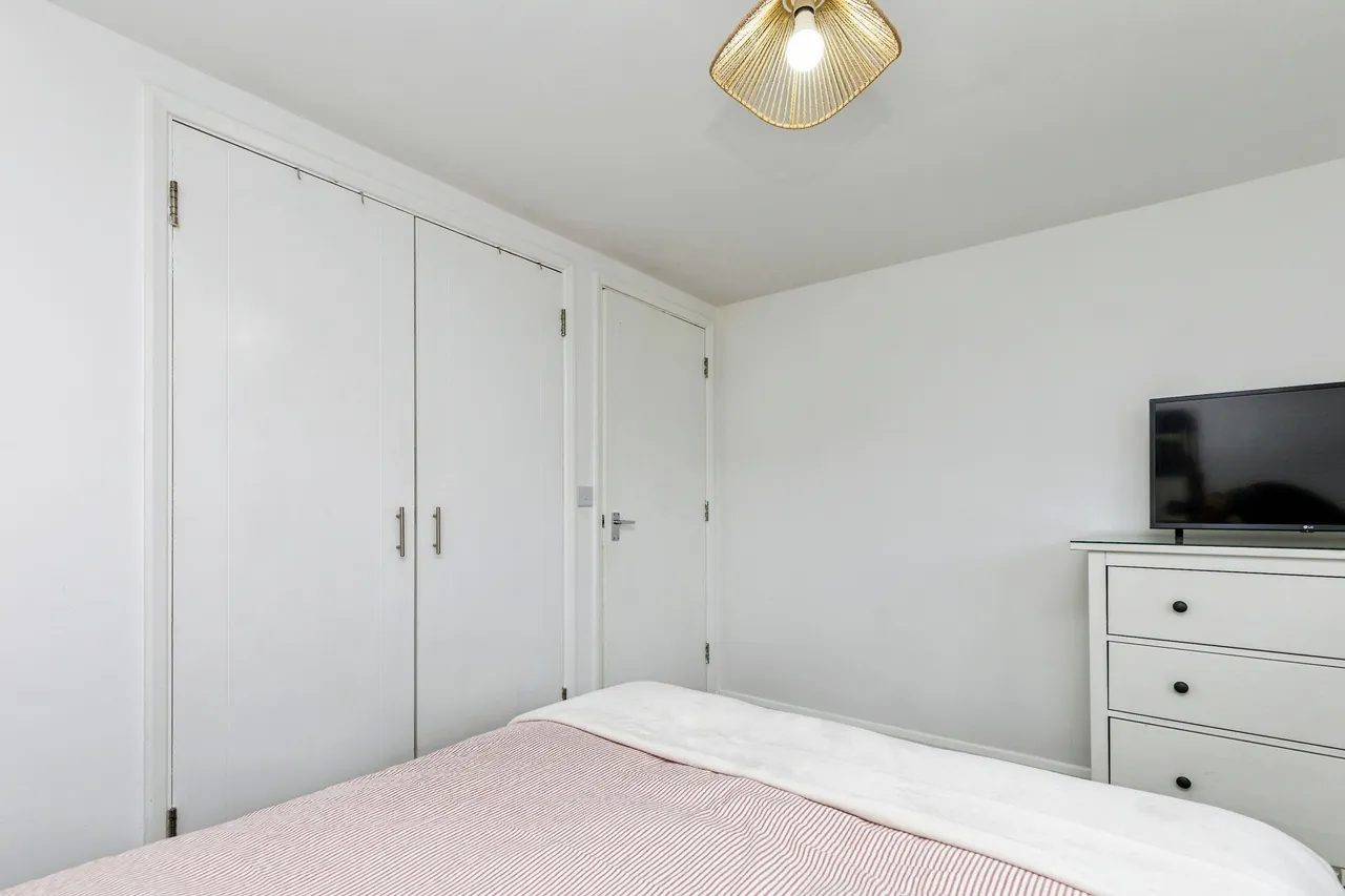 Martyrs Avenue, Crawley, RH11, photo 14