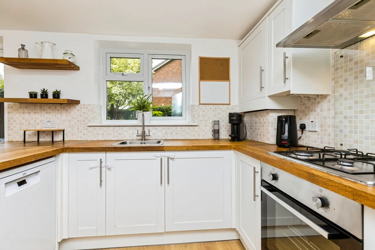Martyrs Avenue, Crawley, RH11, photo 9
