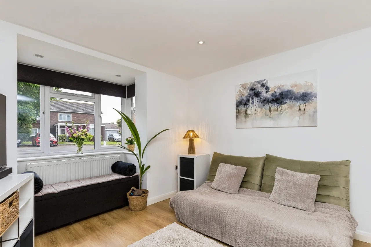 Martyrs Avenue, Crawley, RH11, photo 5