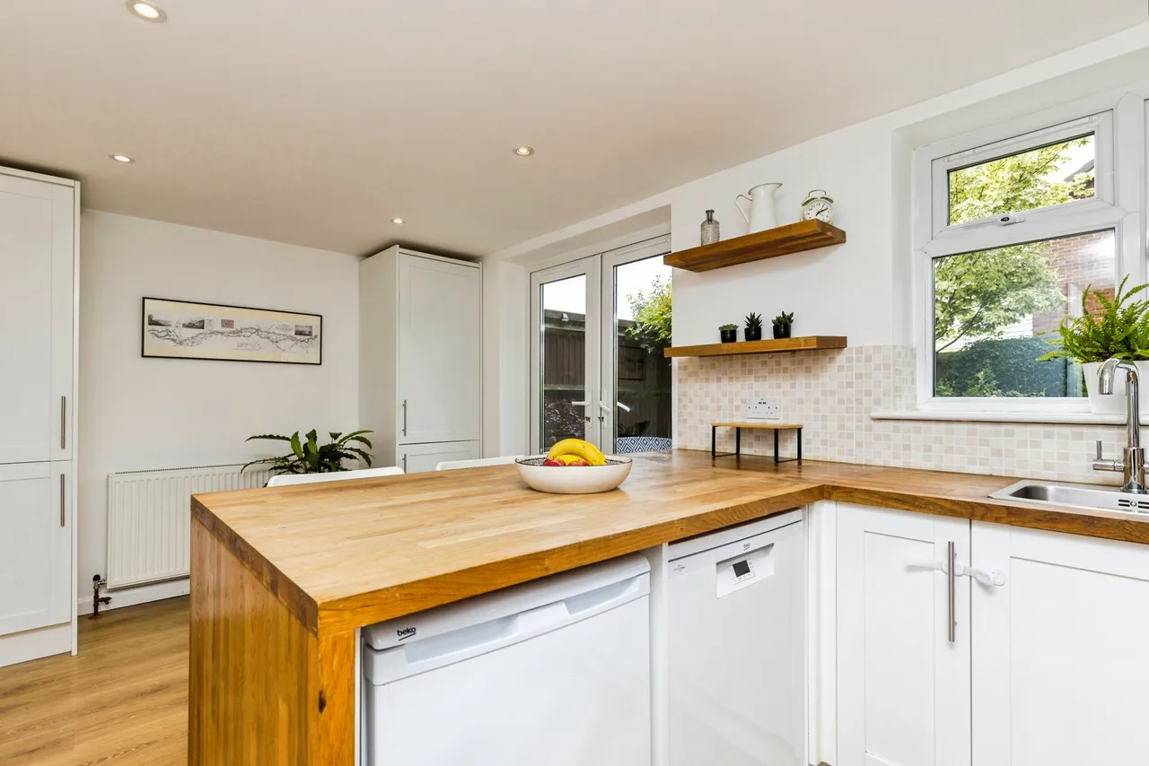 Martyrs Avenue, Crawley, RH11, photo 8