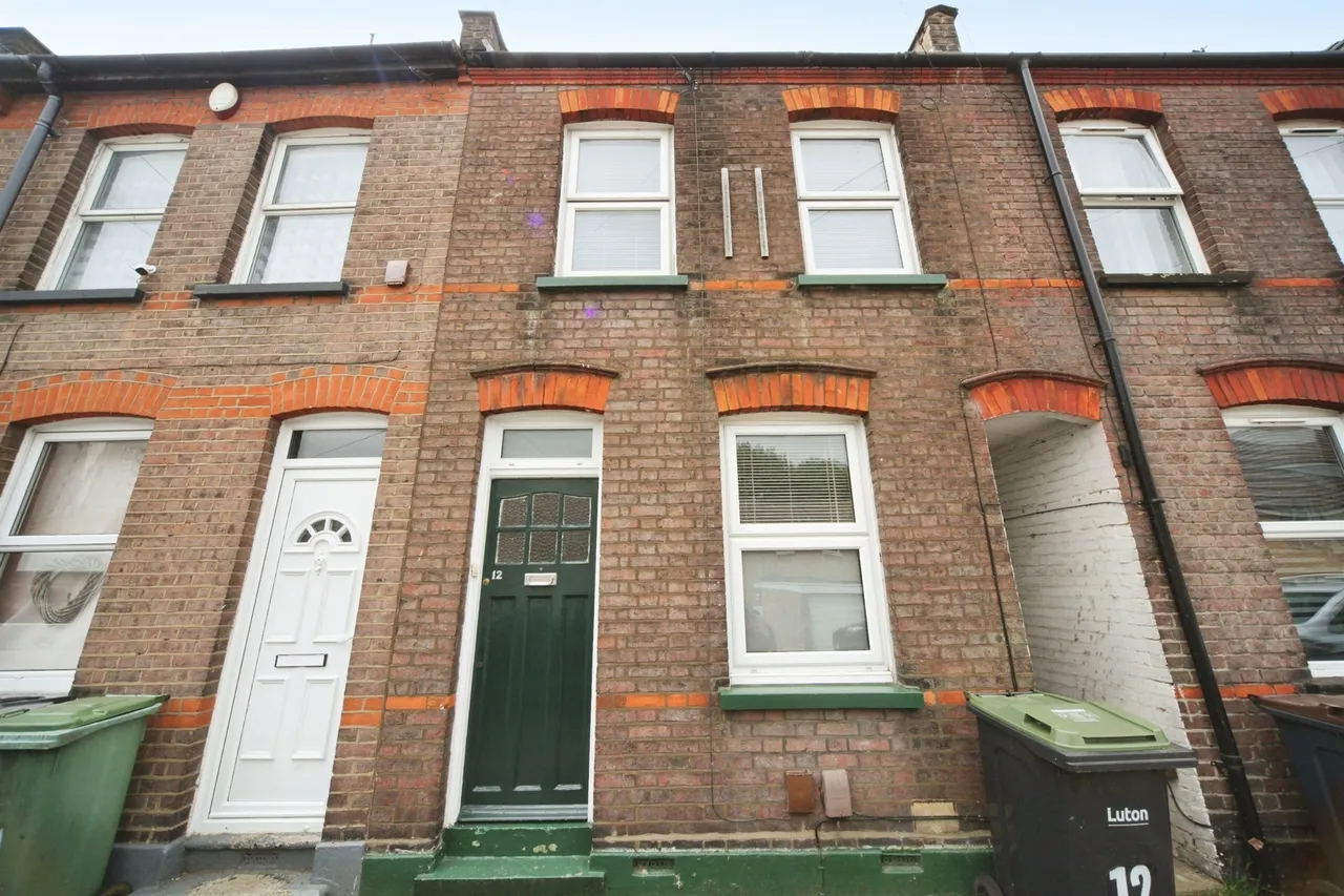 2 bed house for sale — Surrey Street, Luton