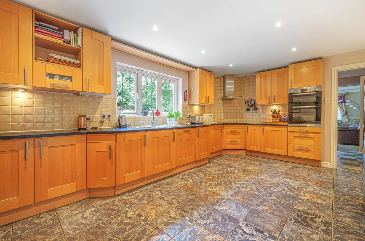 Claremount Gardens, Epsom, Surrey, KT18 5XF, photo 7