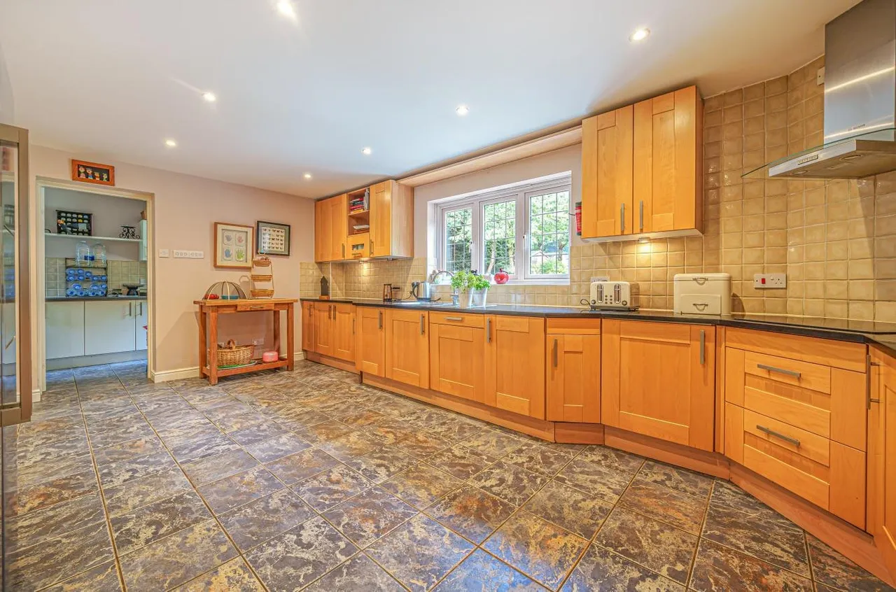 Claremount Gardens, Epsom, Surrey, KT18 5XF, photo 6