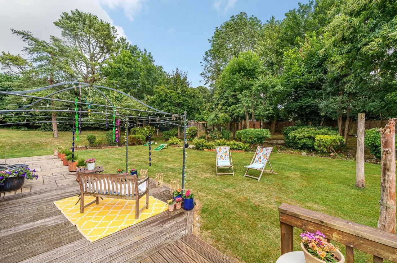 Claremount Gardens, Epsom, Surrey, KT18 5XF, photo 10