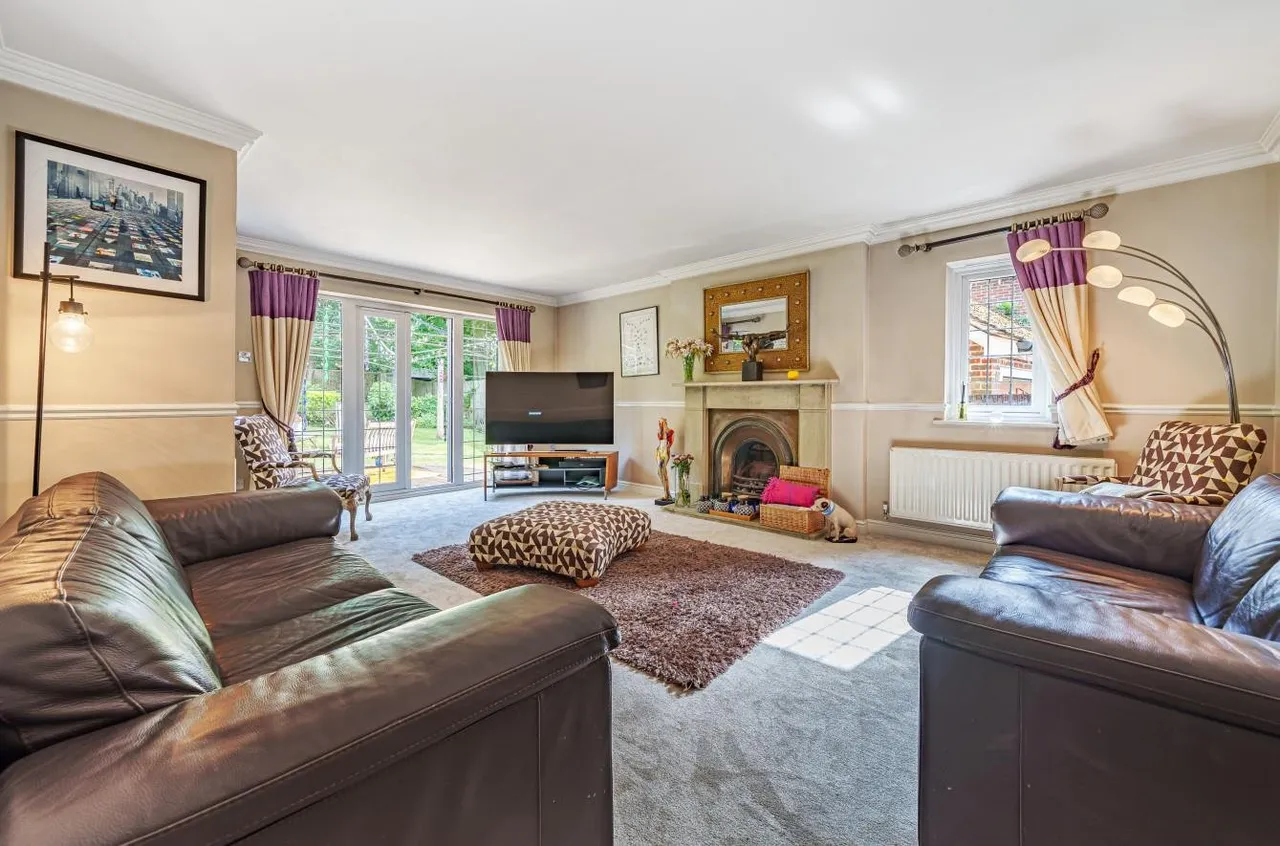 Claremount Gardens, Epsom, Surrey, KT18 5XF, photo 3