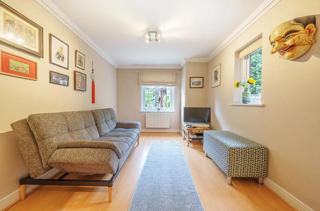 Claremount Gardens, Epsom, Surrey, KT18 5XF, photo 8