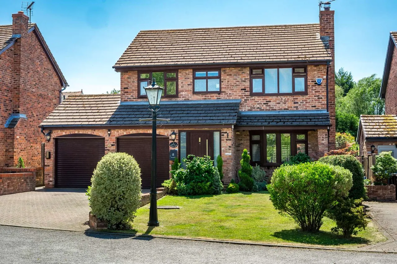 3 bed house for sale — Ashley Gardens, High Lane, Stockport, Greater Manchester, SK6 8AB