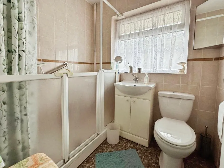 Ladbrooke Road, Clacton-on-Sea, CO16, photo 6