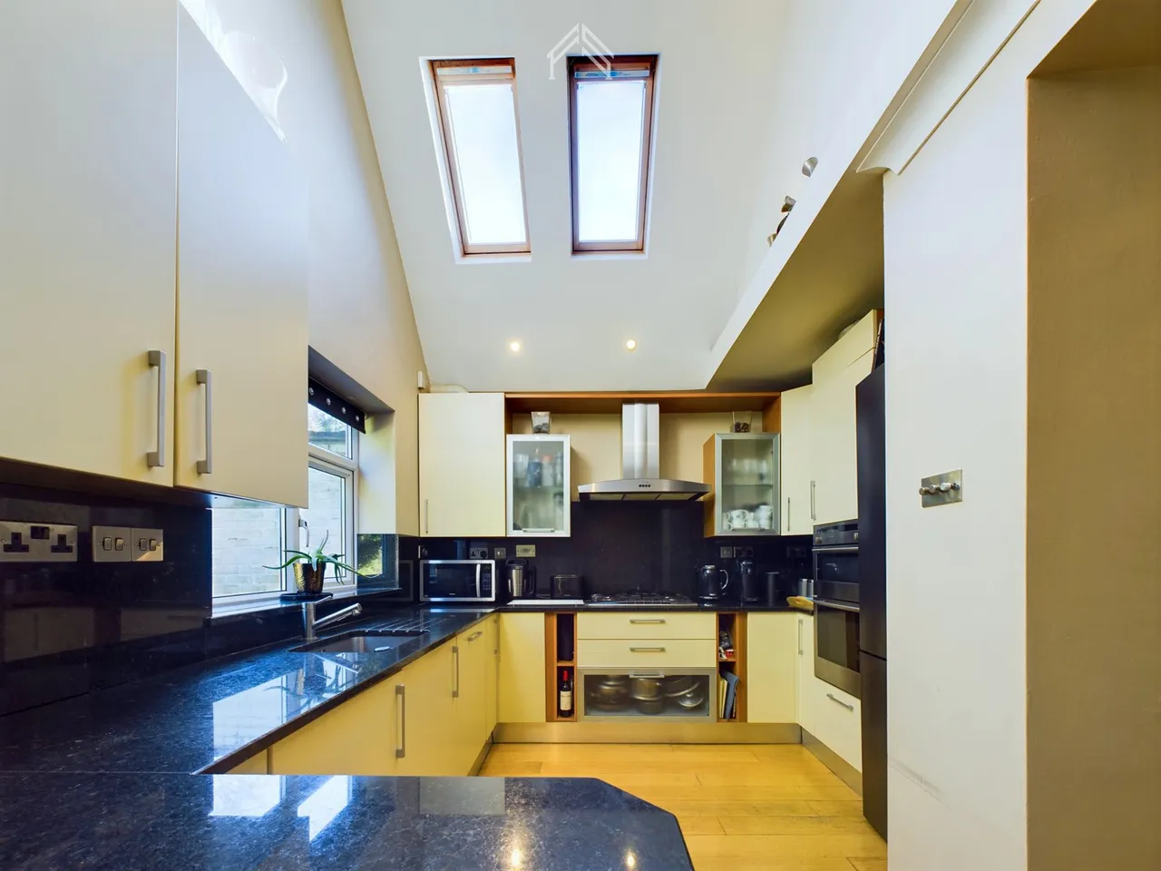 Sylvia Avenue, Hatch End HA5 4QN, photo 11