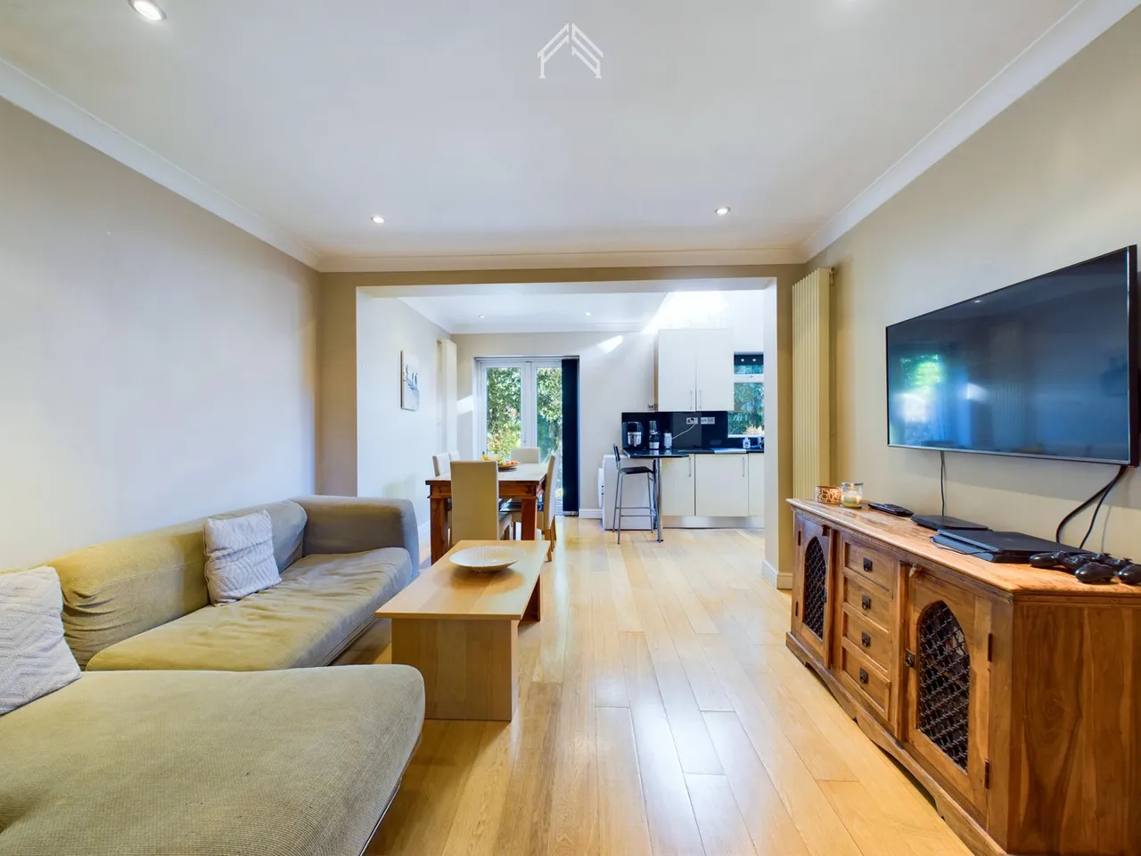Sylvia Avenue, Hatch End HA5 4QN, photo 2