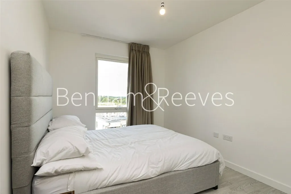Donovan Way, Staines-upon-Thames, HA1, photo 4