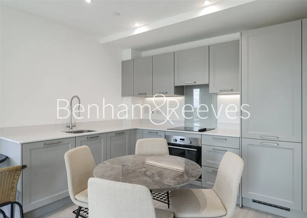 Donovan Way, Staines-upon-Thames, HA1, photo 3
