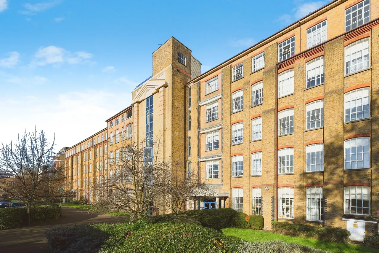 2 bed flat for sale — Durrant Court, Brook Street, Chelmsford, Essex, CM1