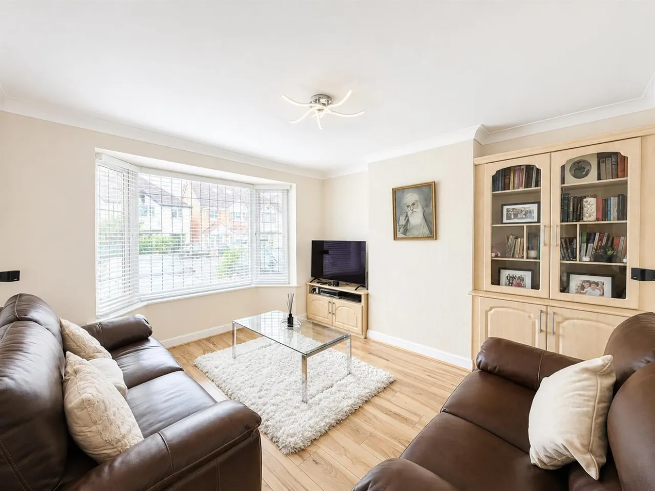 Semi-Detached For SaleWest Way, Heston, TW5, photo 4