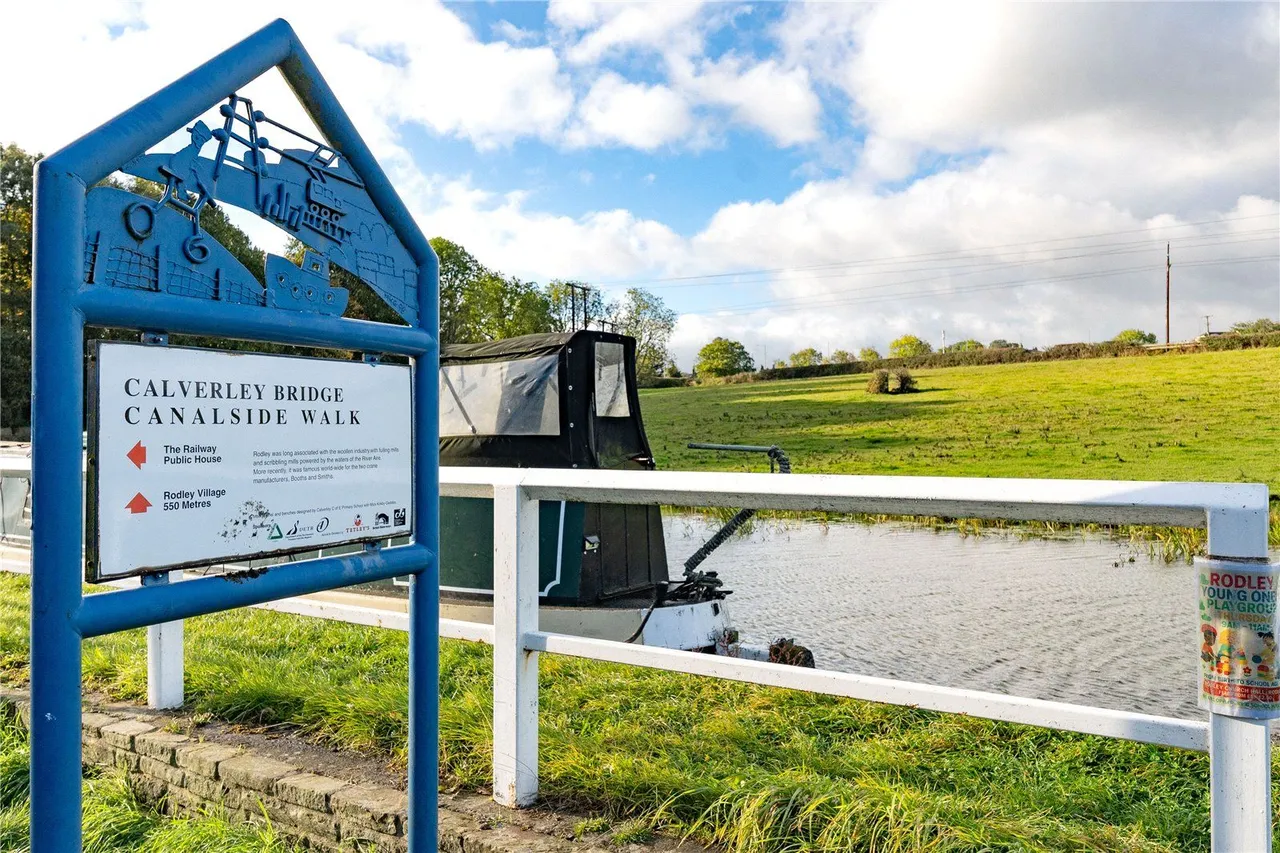 Calverley Bridge, Leeds, LS13, photo 6