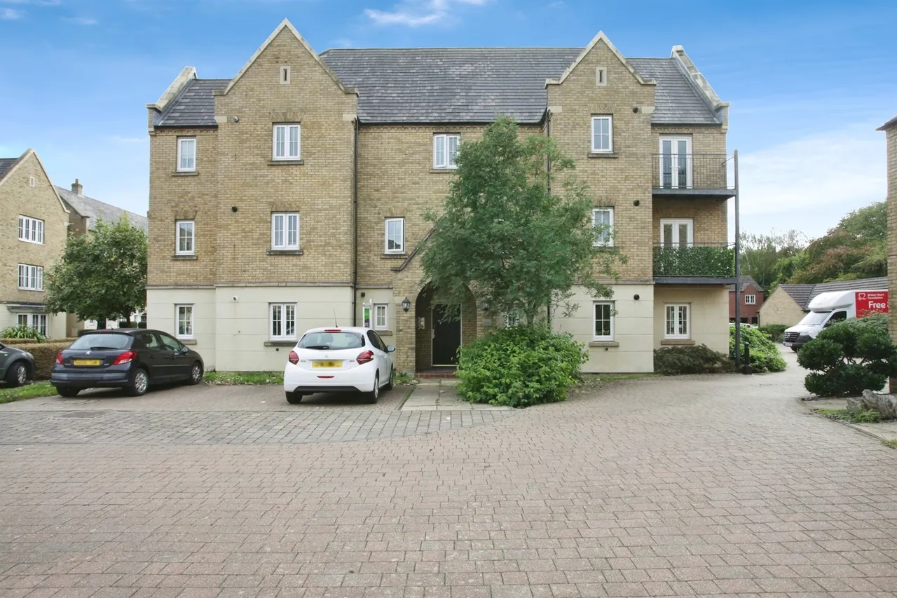 2 bed flat for sale — Avocet Close, Rugby