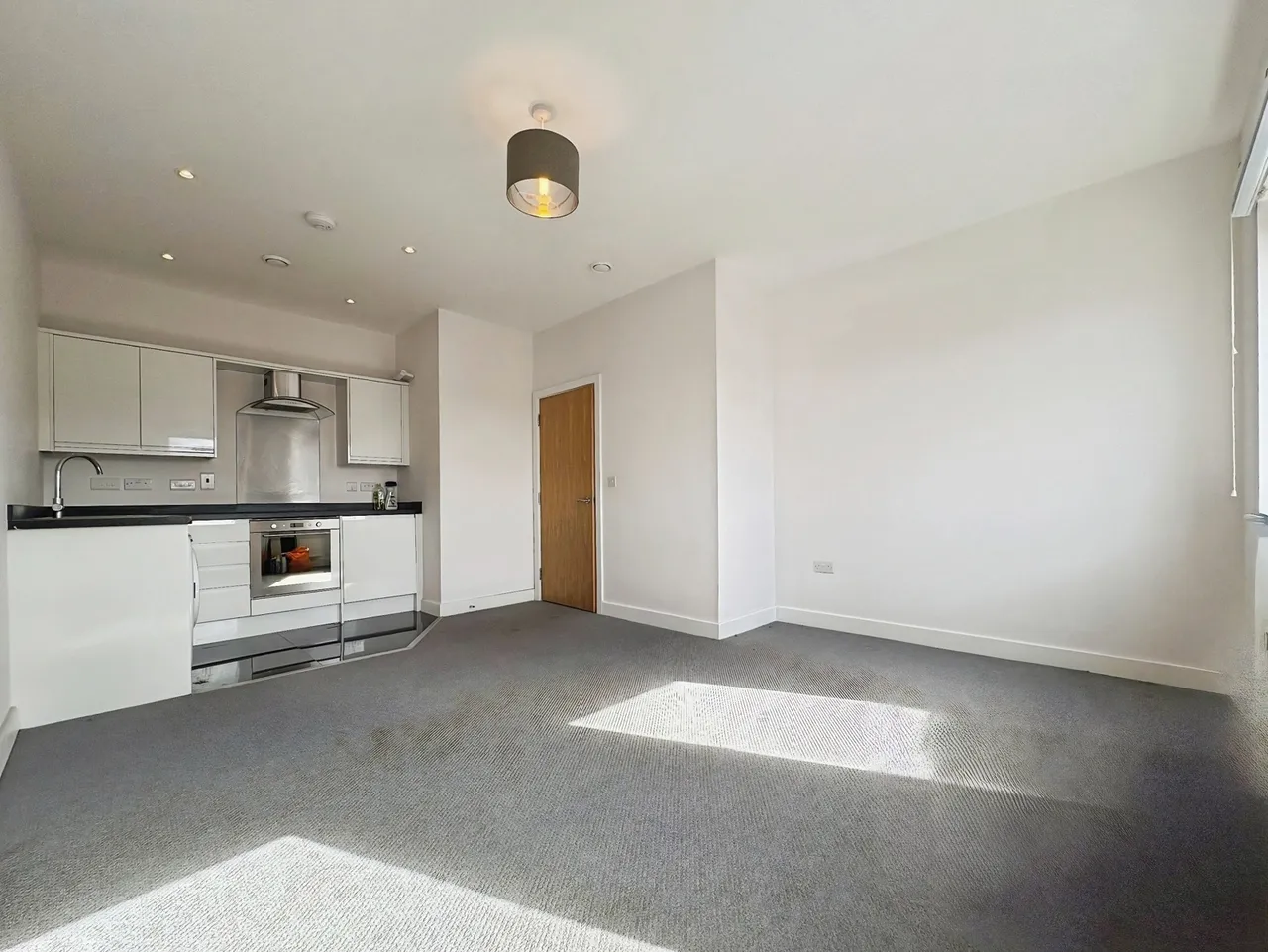 Knoll Road, Camberley, Surrey, GU15 3BP, photo 2