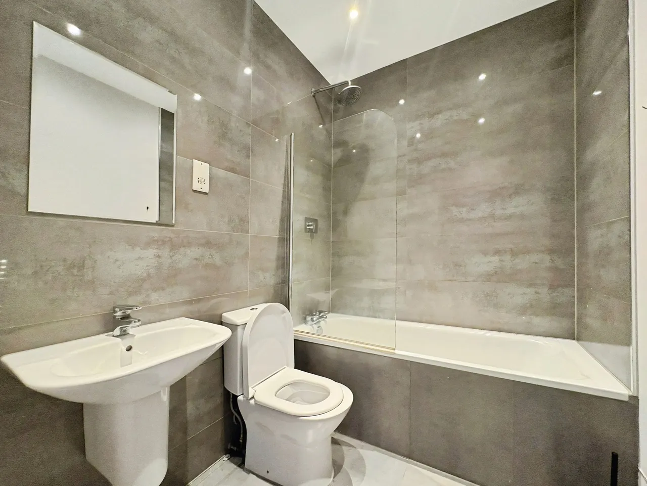 Knoll Road, Camberley, Surrey, GU15 3BP, photo 7