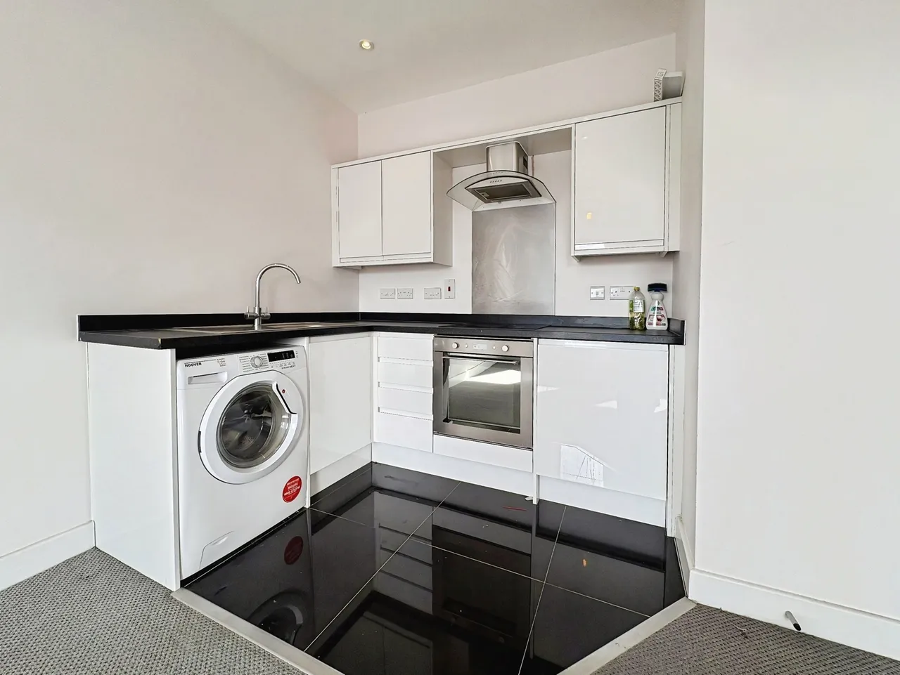 Knoll Road, Camberley, Surrey, GU15 3BP, photo 4