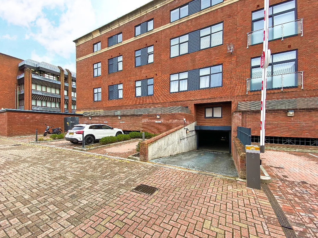 Knoll Road, Camberley, Surrey, GU15 3BP, photo 10