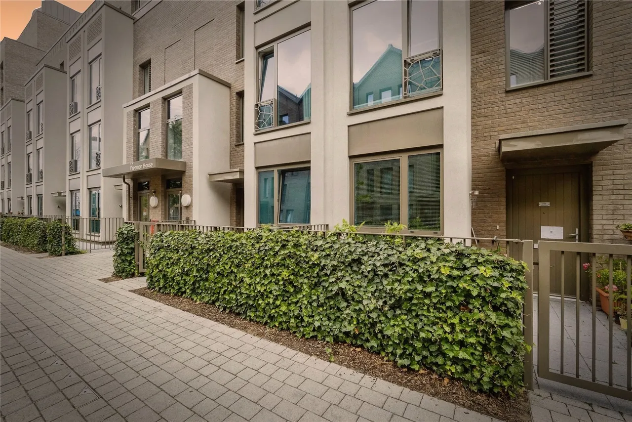 Castle Street, Upton Park, London, E13, photo 28