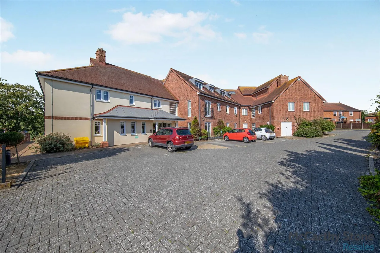 Raglan Road, Frinton-On-Sea, CO13, photo 16