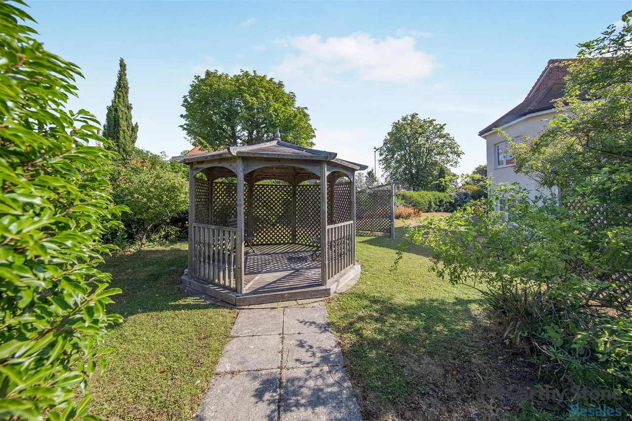 Raglan Road, Frinton-On-Sea, CO13, photo 14