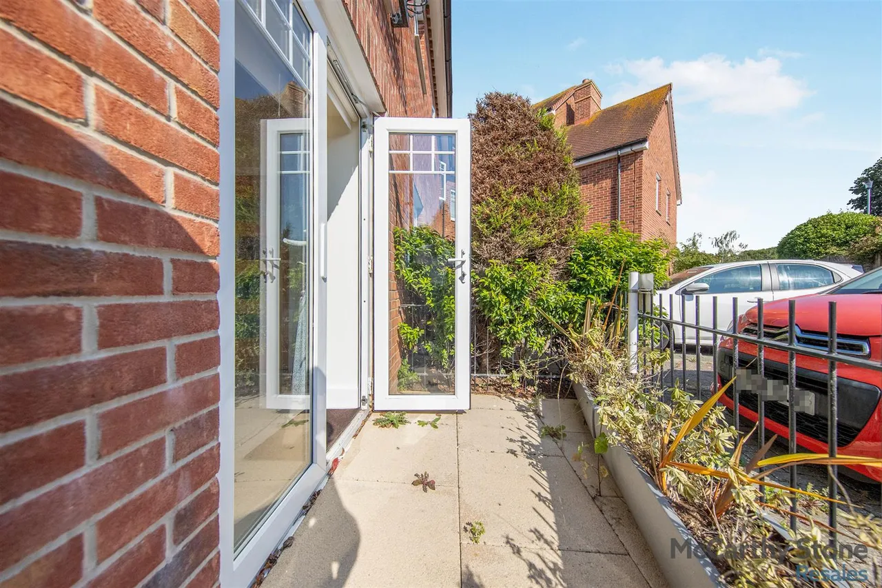 Raglan Road, Frinton-On-Sea, CO13, photo 10