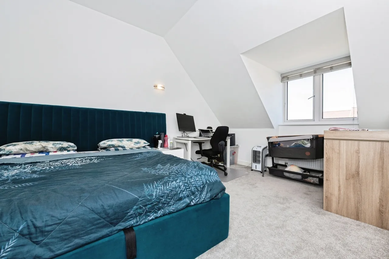 Castle Hill Drive, Ebbsfleet Valley, DA10, photo 12