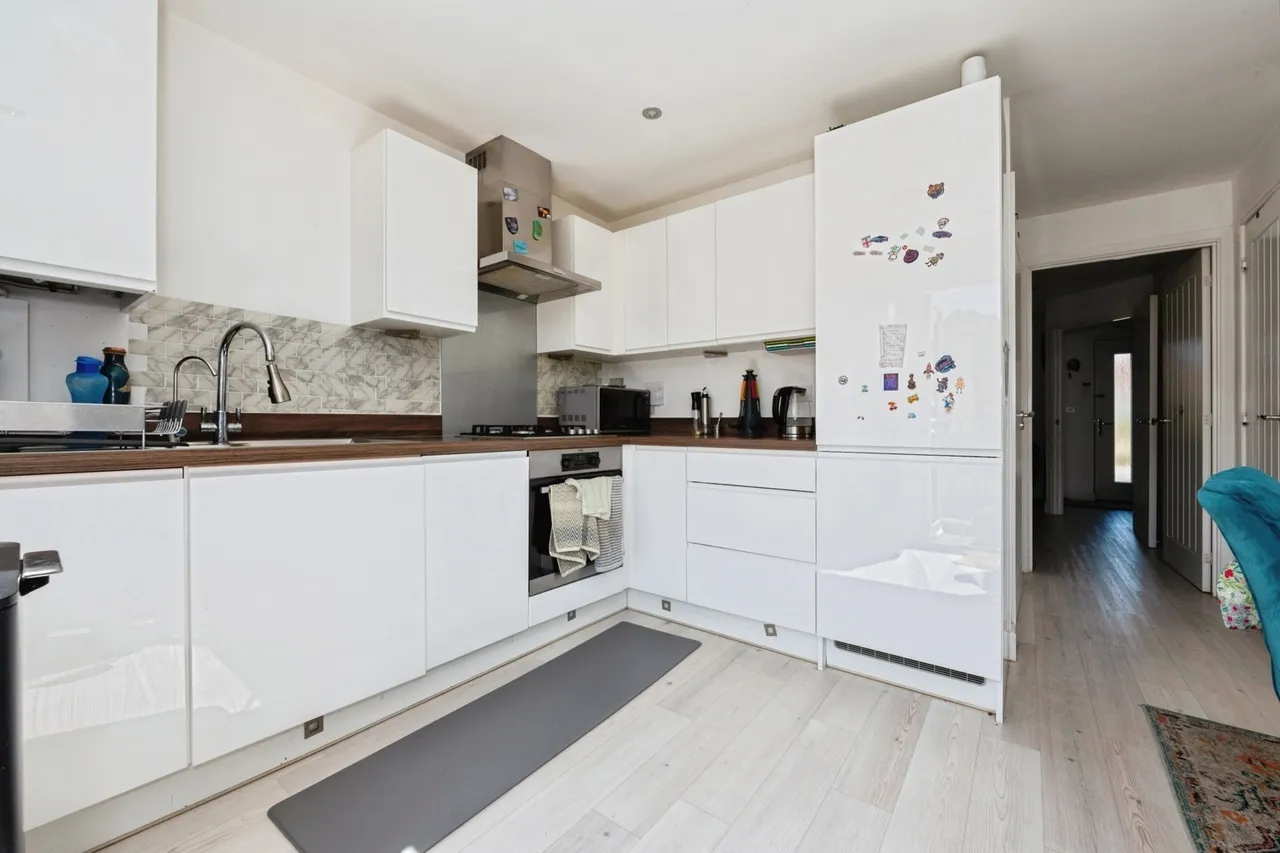 Castle Hill Drive, Ebbsfleet Valley, DA10, photo 4